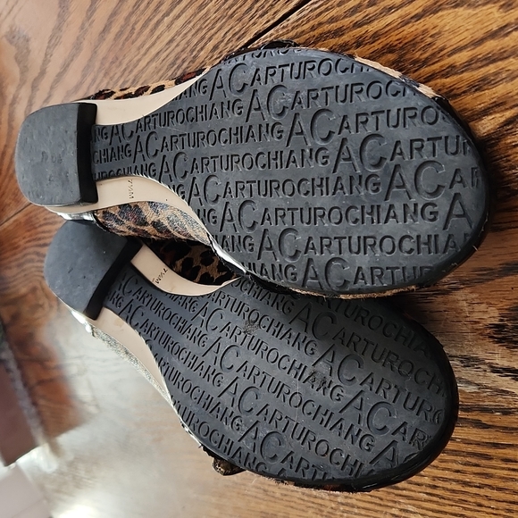 Shoes - Picture 5 of 6